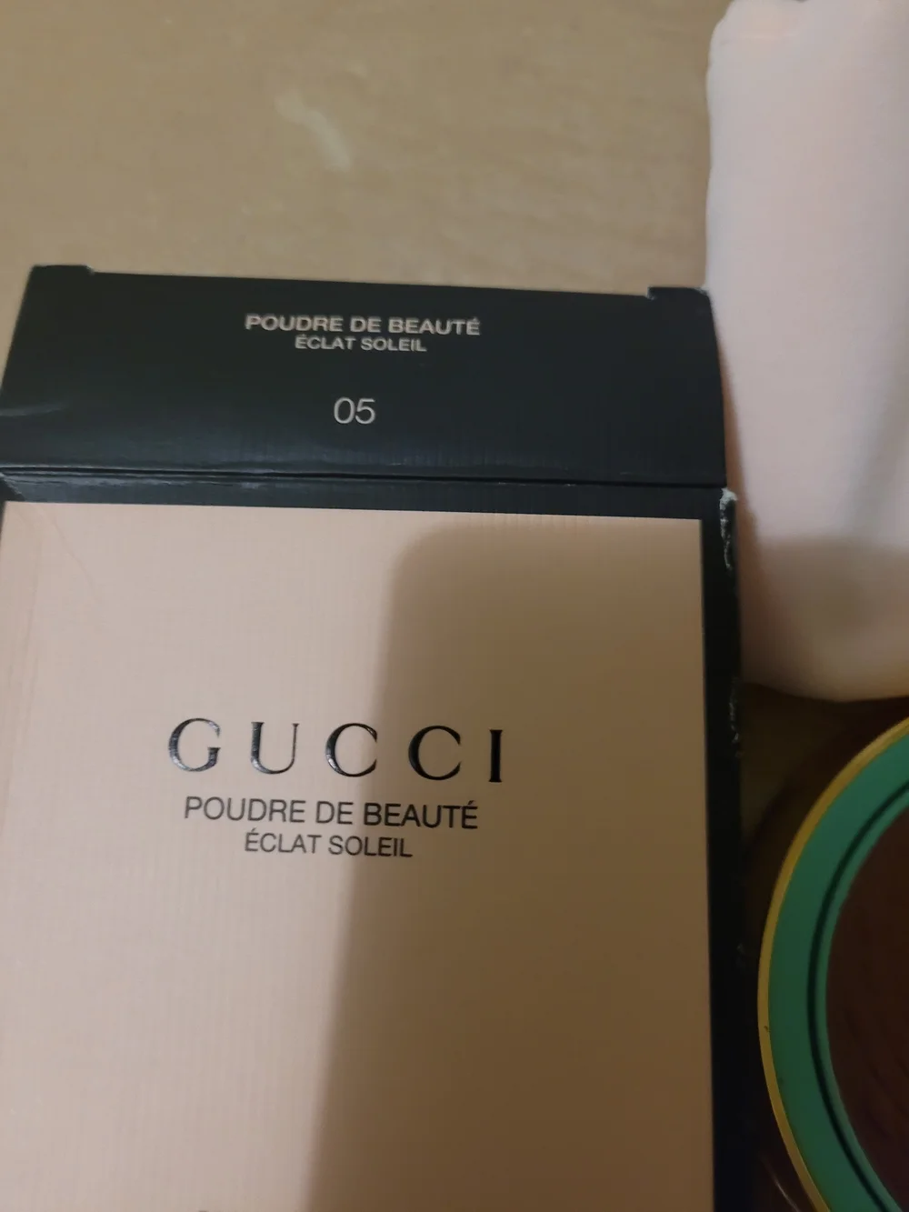 Gucci Bronzing Powder Compact in 05